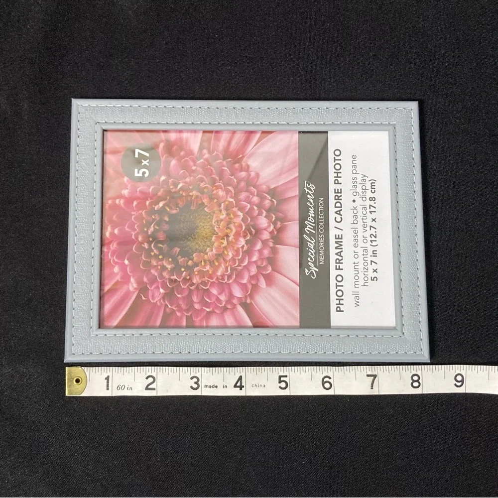 ⭐️ Grey Plastic 5” x 7” Easel Back Picture Frame